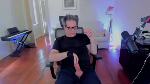 Andrew online show from December 7, 2:19 pm