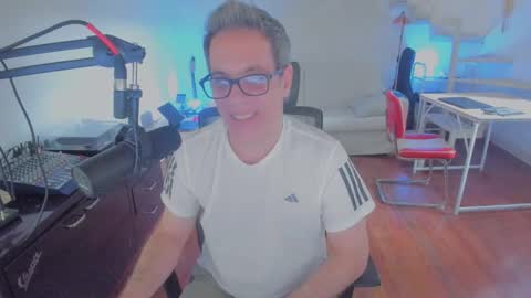 Andrew online show from December 19, 6:03 pm