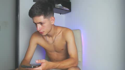 andy_collins__ online show from October 27, 12:10 am