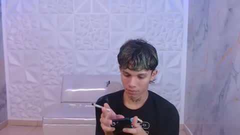 andy_dan1 online show from March 18, 7:53 pm