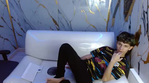 andy_dan1 online show from April 21, 7:21 pm