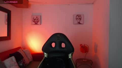 andy_eagleton_20 online show from May 7, 3:13 am