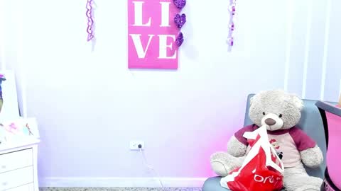 Andrea online show from March 6, 1:14 pm