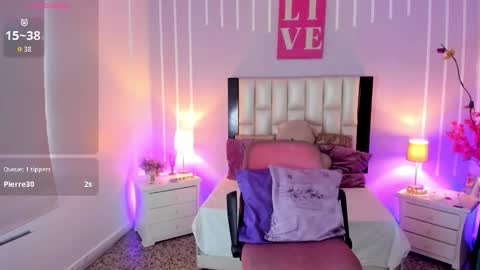 Andrea online show from December 16, 1:17 pm