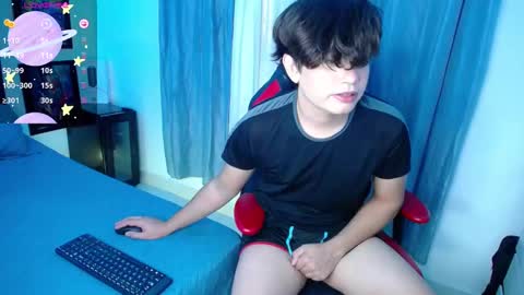 Snapshot of andyboy_19 chatting on February 4, 10:24 pm andy online show from February 4, 10:24 pm