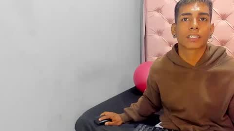 Snapshot of andyclouds21 chatting on October 12, 3:48 pm andyclouds21 online show from October 12, 3:48 pm