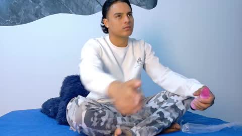 andyhot__ online show from April 27, 12:03 pm