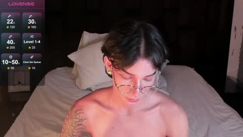 Snapshot of andywiills chatting on February 8, 12:17 am Andy online show from February 8, 12:17 am
