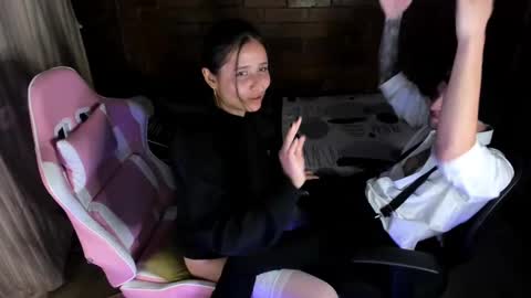 Angel y Yessi online show from January 15, 6:01 am