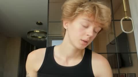 angel_andreww online show from May 21, 6:20 am