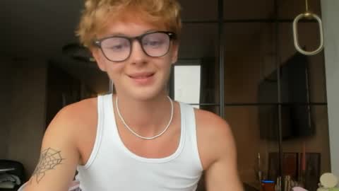 angel_andreww online show from May 26, 2:23 pm