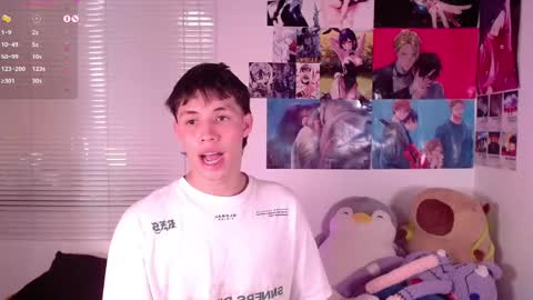 Snapshot of angel_bless19 chatting on February 5, 8:14 pm Angel help me with 100 thumbs up online show from February 5, 8:14 pm