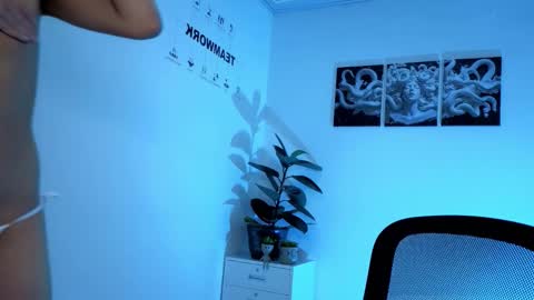 Snapshot of angel_dragun chatting on October 15, 5:22 am Angel-dragun online show from October 15, 5:22 am