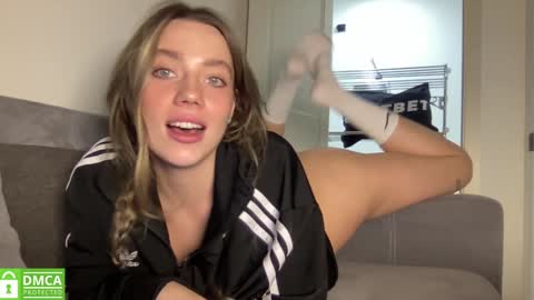 Snapshot of angel_from_sky chatting on January 24, 5:00 pm Greetings  Jess online show from January 24, 5:00 pm