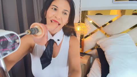 Nicolle  online show from March 19, 1:38 pm