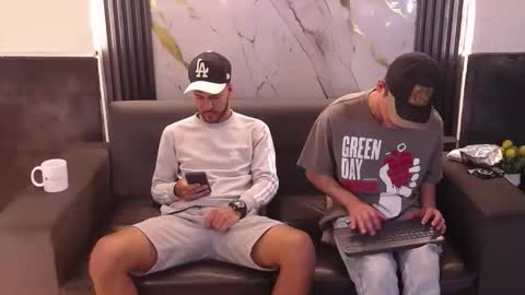 angel_villareal_ online show from March 17, 5:45 am