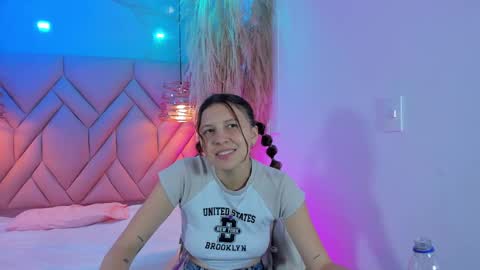 Snapshot of angelaa_cute chatting on February 12, 12:33 pm ANGELA online show from February 12, 12:33 pm