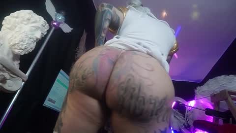 Snapshot of angelacianuro_ chatting on October 17, 2:37 am angelacianuro_ online show from October 17, 2:37 am