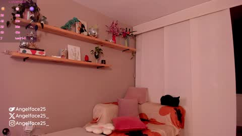 angelface25 online show from January 27, 11:43 pm