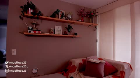 angelface25 online show from February 1, 10:13 pm