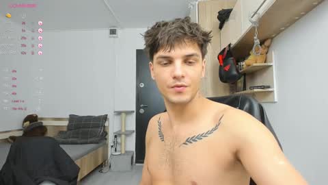 Snapshot of angelfrank chatting on February 18, 3:21 am Frankie online show from February 18, 3:21 am