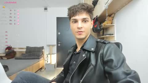 Snapshot of angelfrank chatting on February 18, 12:15 am Frankie online show from February 18, 12:15 am
