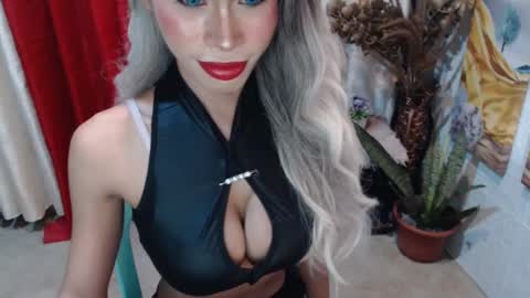Snapshot of angelic_face_808 chatting on February 12, 9:42 am DIVINE ANGEL online show from February 12, 9:42 am
