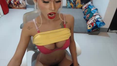 DIVINE ANGEL online show from December 3, 5:41 am