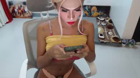 Snapshot of angelic_face_808 chatting on October 8, 9:04 am DIVINE ANGEL online show from October 8, 9:04 am