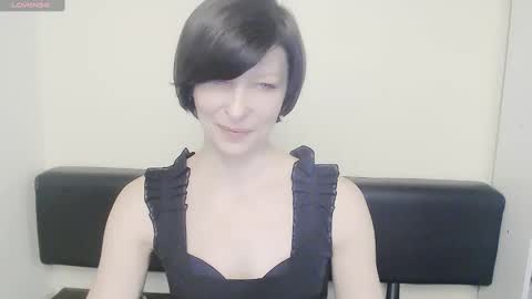 Snapshot of angelinalov_ chatting on February 12, 10:56 am Angelina online show from February 12, 10:56 am