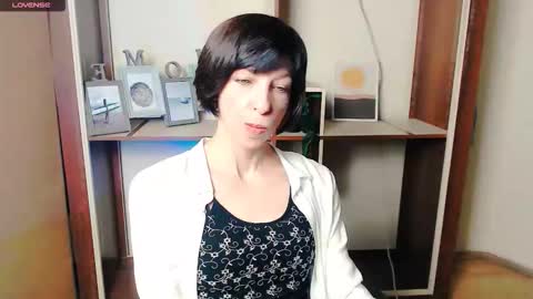 Snapshot of angelinalov_ chatting on October 14, 7:00 am Angelina online show from October 14, 7:00 am