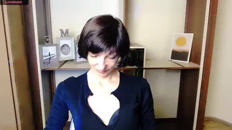 Snapshot of angelinalov_ chatting on October 6, 8:43 am Angelina online show from October 6, 8:43 am