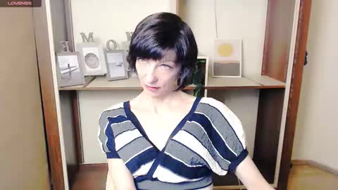 Snapshot of angelinalov_ chatting on October 16, 7:19 am Angelina online show from October 16, 7:19 am
