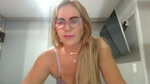angelinna_12 online show from October 6, 4:08 am