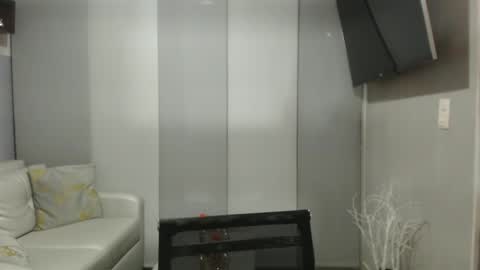 angelinna_12 online show from October 11, 6:18 am