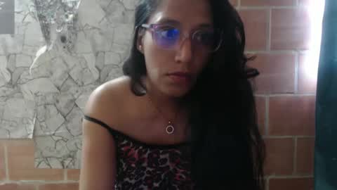 Snapshot of angelitaa_hot chatting on February 7, 12:17 pm angela online show from February 7, 12:17 pm