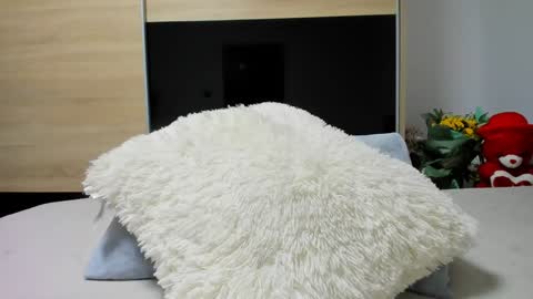 KrystyYo online show from October 31, 5:30 am