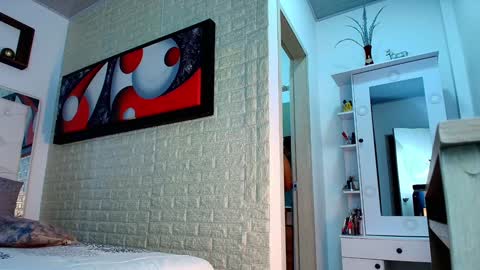 laura  online show from October 24, 2:12 am