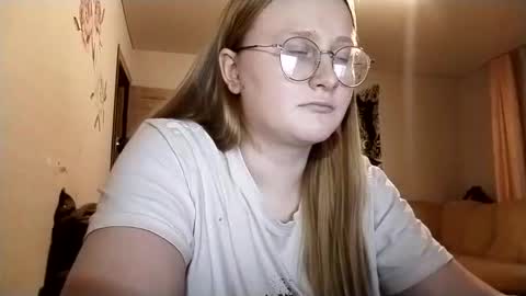 Anika online show from October 7, 1:34 am