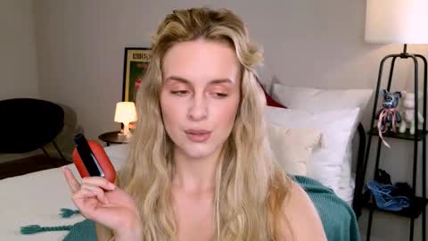 Snapshot of anitafischer chatting on October 8, 12:33 pm Anita online show from October 8, 12:33 pm