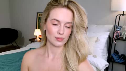 Snapshot of anitafischer chatting on October 3, 12:02 pm Anita online show from October 3, 12:02 pm