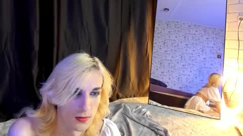 Snapshot of anjella_botton chatting on September 29, 6:51 pm Angel online show from September 29, 6:51 pm