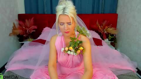 Luna Lady online show from May 25, 9:37 am