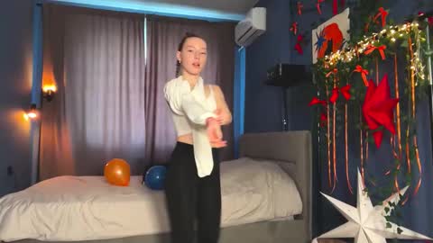 Anna online show from March 6, 1:32 pm