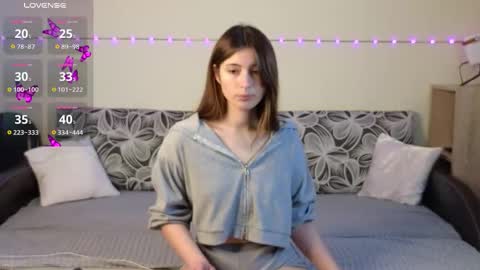 Snapshot of anna_leexh chatting on October 7, 11:39 am Emma online show from October 7, 11:39 am