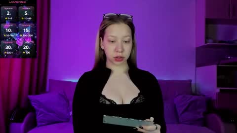 Snapshot of annabelle_art chatting on March 3, 5:31 am Annabelle online show from March 3, 5:31 am