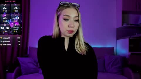 Snapshot of annabelle_art chatting on March 3, 4:47 pm Annabelle online show from March 3, 4:47 pm