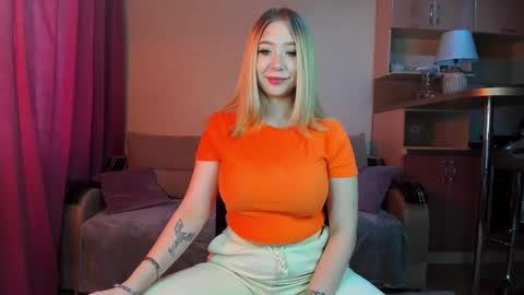 Snapshot of annabelle_art chatting on February 4, 8:35 am Annabelle online show from February 4, 8:35 am