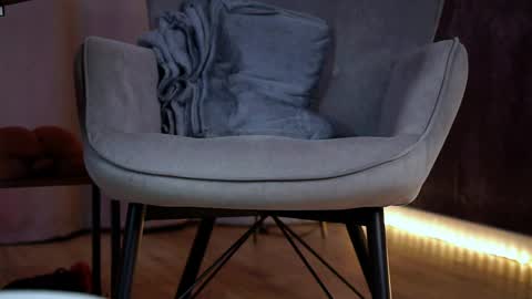 Anna online show from March 28, 6:20 pm