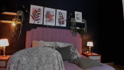 anne_cherrydh online show from January 6, 3:43 am